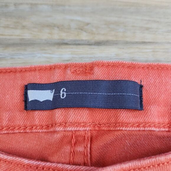 ☔️🔹️NWT Levi's Orange Raw Hem Denim Shorts Size 6/28 - Picture 8 of 9